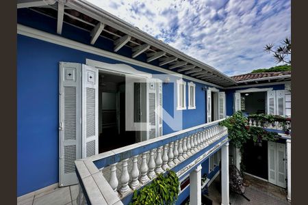 Casa à venda com 254m², 5 quartos e 2 vagas Casa à venda com 254m², 5 quartos e 2 vagasVaranda Suítes