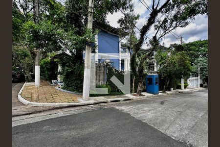 Casa à venda com 254m², 5 quartos e 2 vagas Casa à venda com 254m², 5 quartos e 2 vagasFachada