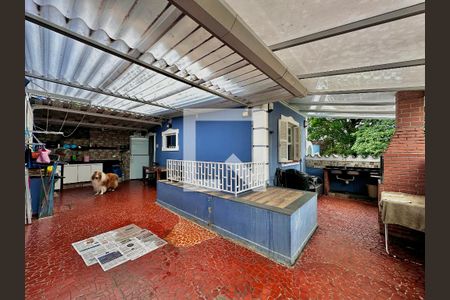 Casa à venda com 254m², 5 quartos e 2 vagas Casa à venda com 254m², 5 quartos e 2 vagasQuintal