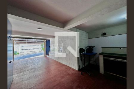 Casa à venda com 254m², 5 quartos e 2 vagas Casa à venda com 254m², 5 quartos e 2 vagasGaragem
