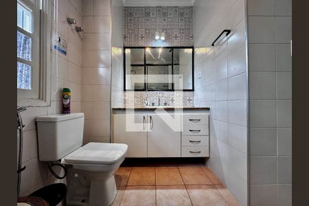 Casa à venda com 254m², 5 quartos e 2 vagas Casa à venda com 254m², 5 quartos e 2 vagasBanheiro Social