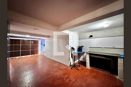 Casa à venda com 254m², 5 quartos e 2 vagas Casa à venda com 254m², 5 quartos e 2 vagasGaragem
