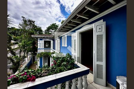Casa à venda com 254m², 5 quartos e 2 vagas Casa à venda com 254m², 5 quartos e 2 vagasVaranda Suítes