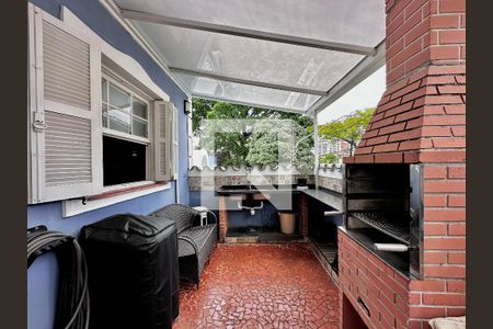 Casa à venda com 254m², 5 quartos e 2 vagas Casa à venda com 254m², 5 quartos e 2 vagasChurrasqueira