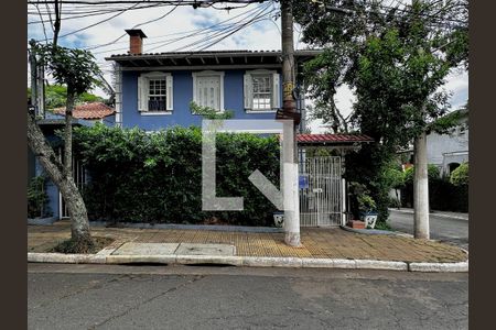 Casa à venda com 254m², 5 quartos e 2 vagas Casa à venda com 254m², 5 quartos e 2 vagasFachada