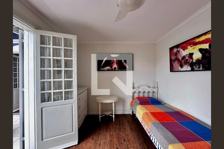 Casa à venda com 254m², 5 quartos e 2 vagas Casa à venda com 254m², 5 quartos e 2 vagasQuarto 4