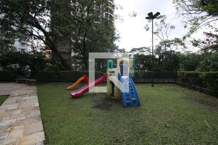 Apartamento à venda com 198m², 4 quartos e 3 vagasÁrea comum - Playground