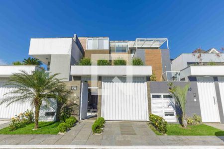 Casa de condomínio à venda com 240m², 4 quartos e 1 vagaFachada