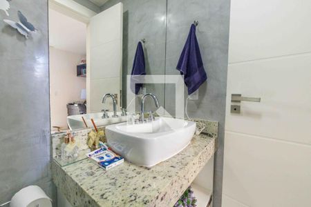 Casa de condomínio à venda com 240m², 4 quartos e 1 vagaBanheiro da Suíte 2