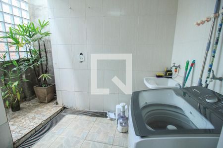 Casa à venda com 300m², 3 quartos e 2 vagasÁrea de Serviço