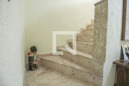 Casa à venda com 300m², 3 quartos e 2 vagasEscada