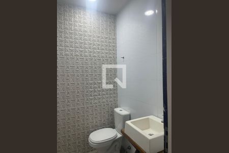 Casa à venda com 132m², 3 quartos e 2 vagas Casa à venda com 132m², 3 quartos e 2 vagasBanheiro
