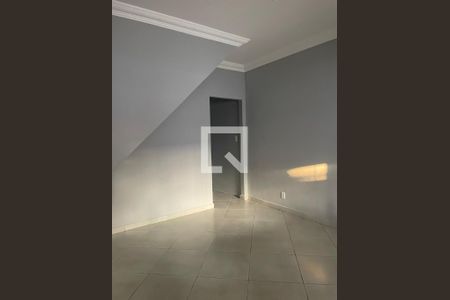 Casa à venda com 132m², 3 quartos e 2 vagas Casa à venda com 132m², 3 quartos e 2 vagasSala