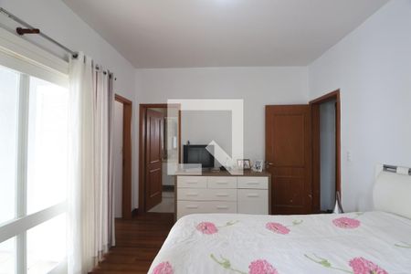 Casa à venda com 245m², 3 quartos e 4 vagasSuíte