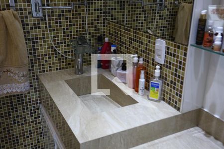 Apartamento à venda com 120m², 4 quartos e 3 vagasBanheiro da Suíte 1