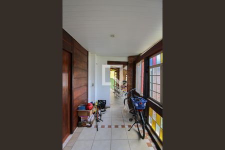 Casa à venda com 405m², 5 quartos e 4 vagas Casa à venda com 405m², 5 quartos e 4 vagasVaranda da Suíte 1