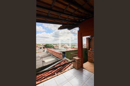 Casa à venda com 405m², 5 quartos e 4 vagas Casa à venda com 405m², 5 quartos e 4 vagasVaranda do Quarto 3