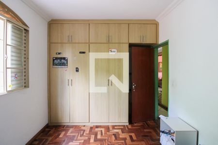 Casa à venda com 405m², 5 quartos e 4 vagas Casa à venda com 405m², 5 quartos e 4 vagasQuarto 1