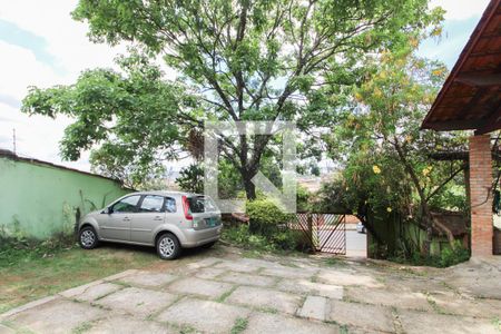 Casa à venda com 405m², 5 quartos e 4 vagas Casa à venda com 405m², 5 quartos e 4 vagasGaragem