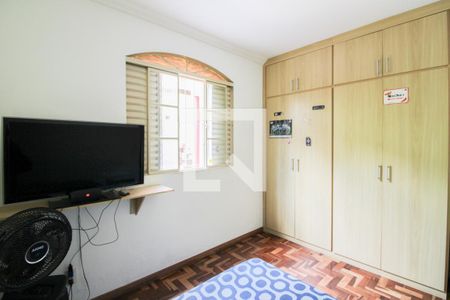 Casa à venda com 405m², 5 quartos e 4 vagas Casa à venda com 405m², 5 quartos e 4 vagasQuarto 1