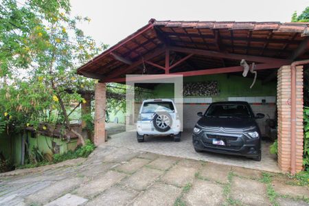 Casa à venda com 405m², 5 quartos e 4 vagas Casa à venda com 405m², 5 quartos e 4 vagasGaragem