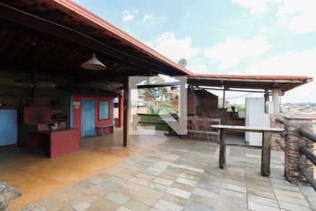 Casa à venda com 405m², 5 quartos e 4 vagas Casa à venda com 405m², 5 quartos e 4 vagasEspaço Gourmet