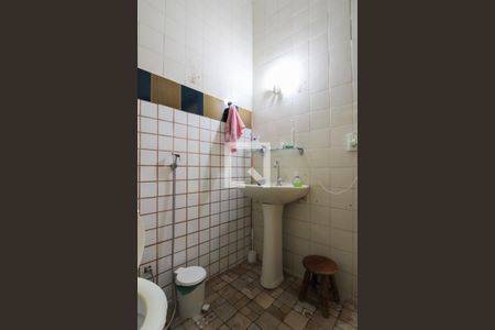 Casa à venda com 405m², 5 quartos e 4 vagas Casa à venda com 405m², 5 quartos e 4 vagasBanheiro Social