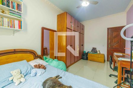 Casa de condomínio à venda com 335m², 5 quartos e 5 vagas Casa de condomínio à venda com 335m², 5 quartos e 5 vagasQuarto 2