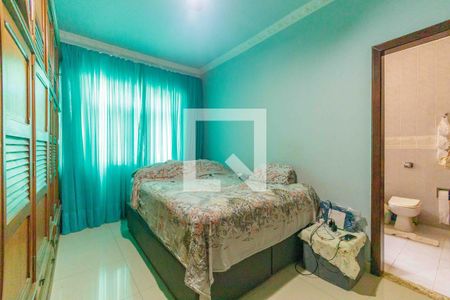 Casa de condomínio à venda com 335m², 5 quartos e 5 vagas Casa de condomínio à venda com 335m², 5 quartos e 5 vagasSuíte 2