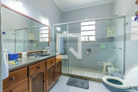 Casa de condomínio à venda com 335m², 5 quartos e 5 vagas Casa de condomínio à venda com 335m², 5 quartos e 5 vagasBanheiro da Suíte 1