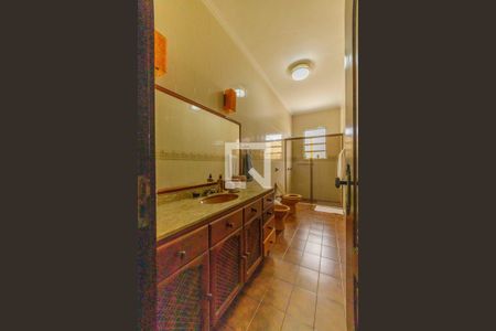 Casa de condomínio à venda com 335m², 5 quartos e 5 vagas Casa de condomínio à venda com 335m², 5 quartos e 5 vagasBanheiro Social