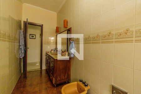 Casa de condomínio à venda com 335m², 5 quartos e 5 vagas Casa de condomínio à venda com 335m², 5 quartos e 5 vagasBanheiro Social