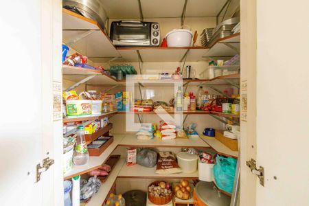 Casa de condomínio à venda com 335m², 5 quartos e 5 vagas Casa de condomínio à venda com 335m², 5 quartos e 5 vagasDespensa