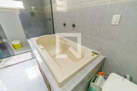 Casa de condomínio à venda com 335m², 5 quartos e 5 vagas Casa de condomínio à venda com 335m², 5 quartos e 5 vagasBanheiro da Suíte 2