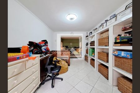Casa à venda com 230m², 2 quartos e 2 vagas Casa à venda com 230m², 2 quartos e 2 vagasEdícula