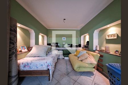 Casa à venda com 230m², 2 quartos e 2 vagas Casa à venda com 230m², 2 quartos e 2 vagasEdícula