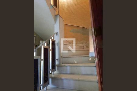 Casa de condomínio à venda com 195m², 4 quartos e 2 vagas