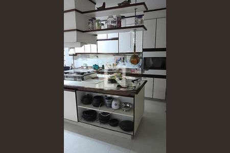 Casa de condomínio à venda com 359m², 4 quartos e 6 vagas