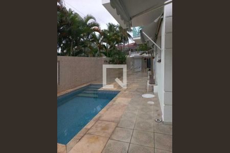 Casa de condomínio à venda com 330m², 4 quartos e 2 vagas