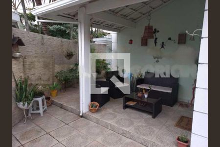 Casa de condomínio à venda com 330m², 4 quartos e 2 vagas