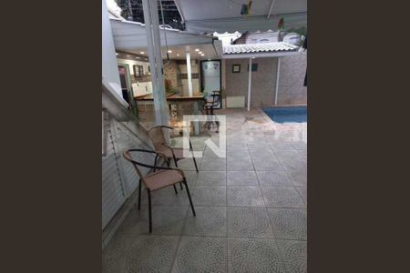 Casa de condomínio à venda com 330m², 4 quartos e 2 vagas