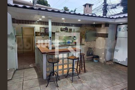 Casa de condomínio à venda com 330m², 4 quartos e 2 vagas