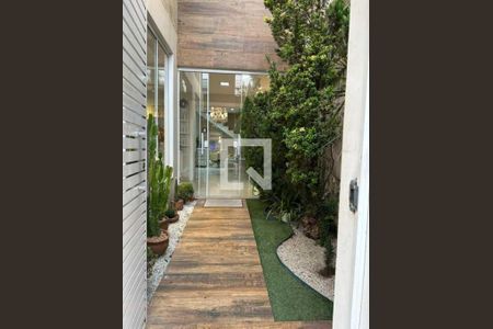 Casa à venda com 269m², 4 quartos e 3 vagas