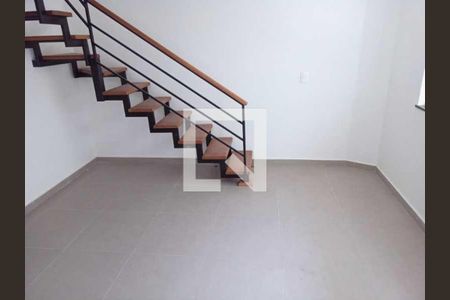 Casa à venda com 81m², 2 quartos e sem vaga