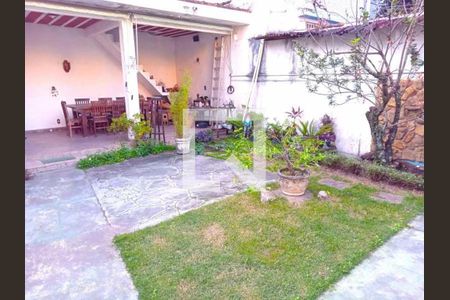 Casa à venda com 174m², 3 quartos e 4 vagas