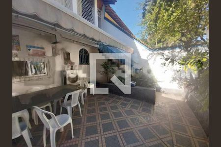 Casa à venda com 229m², 4 quartos e 3 vagas