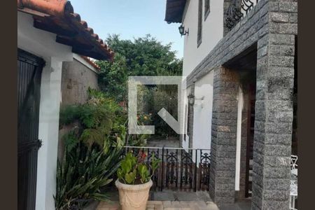 Casa de condomínio à venda com 346m², 5 quartos e 3 vagas