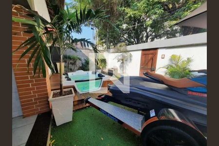 Casa à venda com 226m², 4 quartos e 2 vagas