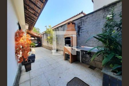 Casa à venda com 226m², 4 quartos e 2 vagas