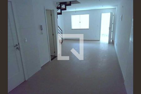 Casa de condomínio à venda com 81m², 2 quartos e 1 vaga